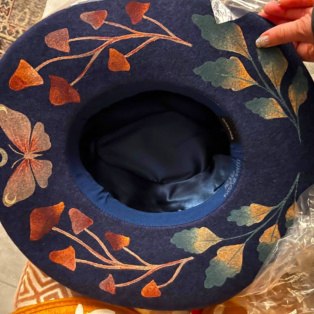 Luna Bloom Hat NWT